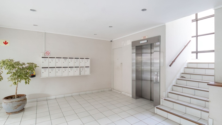 To Let 2 Bedroom Property for Rent in Sea Point Western Cape